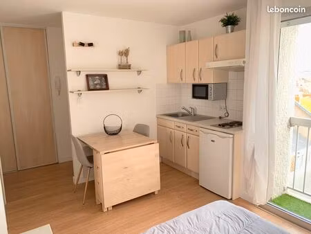 studio meublé entre port et plage