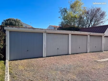 parking/box 15 m² fouras