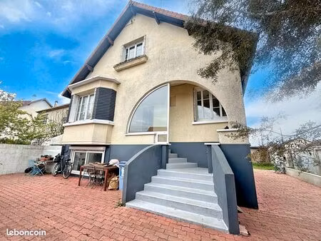 pavillon 6 pièces 160 m²