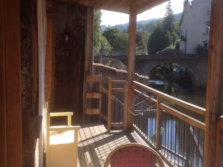 meublé grand studio centre historique balcon et terrasse vue rivière