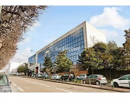 bureaux 4 058 m²