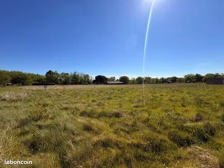 terrain 1 335 m² la force