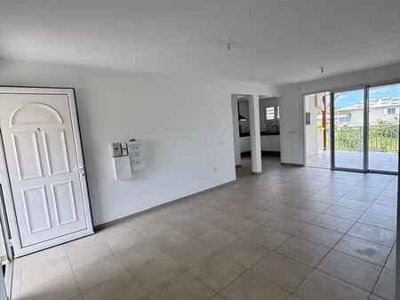 location – t3 spacieux avec terrasse – les trois-îlets (anse à l’âne)