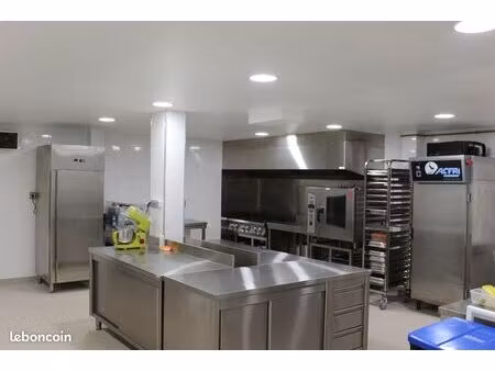 laboratoire de traiteur entièrement équipé