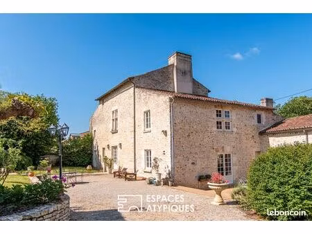 maison 7 pièces 241 m²