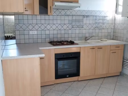 f2 entree independante 50m2