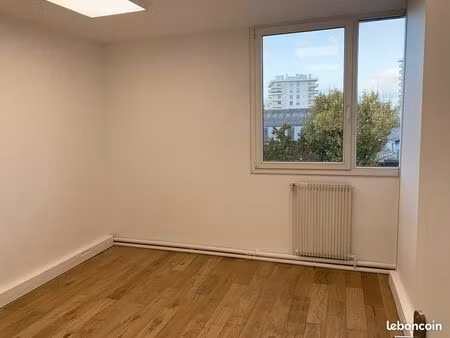 bureau cloisonné à louer – pantin (5 min métro église de pantin)