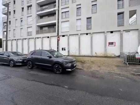 local neuf à louer tout commerce