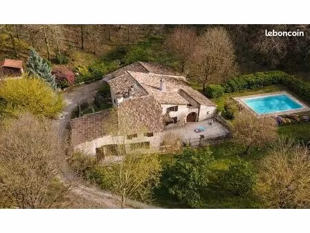 propriété 247 m² savasse