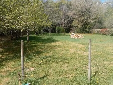 vend terrain d agrément au bord de la rivière corrèze