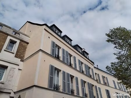 2p cozy et chaleureux de 30 m² (20 m² carrez) face mairie