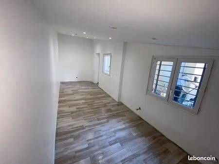 local professionel bureau/stockage