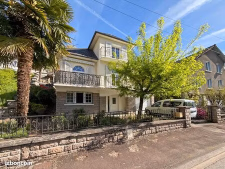 maison 6 pièces 206 m²