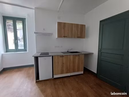 charmant f2 rénové 45m² secteur cathédrale notre-dame de tulle