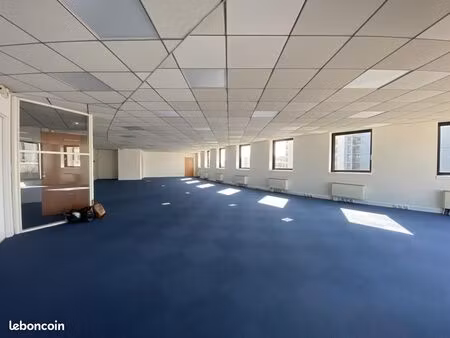 bureaux 560 m²