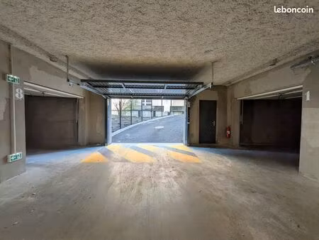 8 box-garages fermés et sécurisés en sous-sol dans une résidence récente