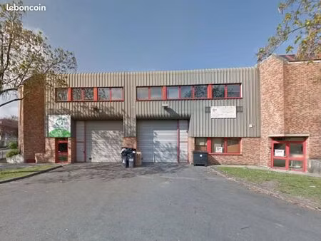 local d'activité 1 044 m²