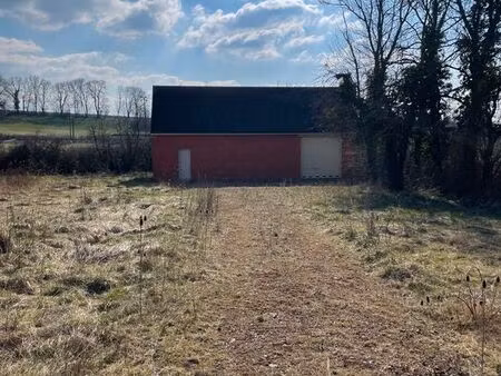 hangar aménageable de 98 m² sur terrain constructible de 1 756 m² – à 11 km du cea