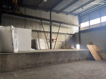 local industriel 225 m²
