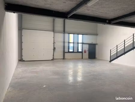 local industriel 200 m²