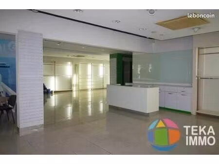 local commercial de 192m²en pleine centre ville de saint-andré