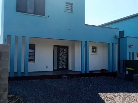 maison récente jumelée – 3 chambres – 2 sdb – balcon 27 m² – sous-sol 100 m² aménageable –