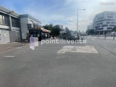 commerce cadeaux/fleurs 156 m²