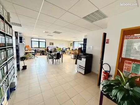 bureau 105 m²