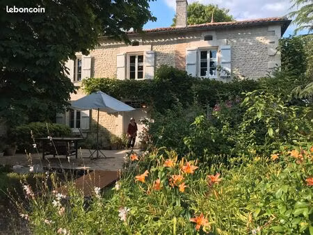 grande maison charentaise 4 chambres  2 salons  avec pigeonnier  grange  puits  verger et 