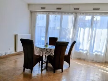 part 2/3 pièces plein centre royan 80 mètres grande plage refait à neuf