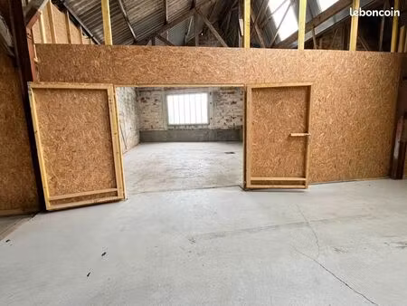 ateliers / hangar à louer   modulable de 48 à 300 m²