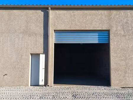 local commercial / hangar à usage d'entrepôt saint-chaptes