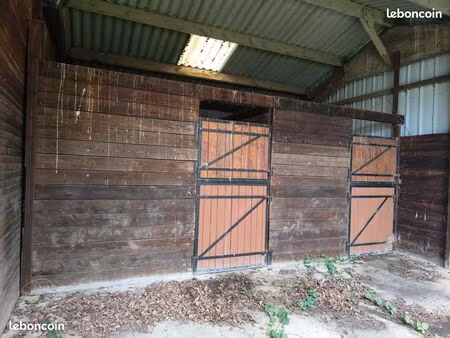 hangar 160m2 couvert sur 3000m2 de terrain