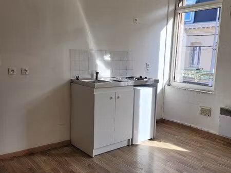 centre ville de caudry appartement de type 2 situé au 1 er étage