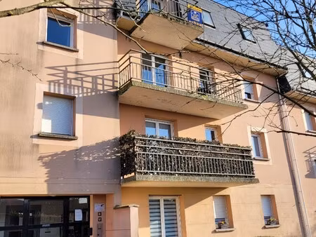 en résidence sécurisée appartement de type 2 bis de 53 m² situé en rdc.