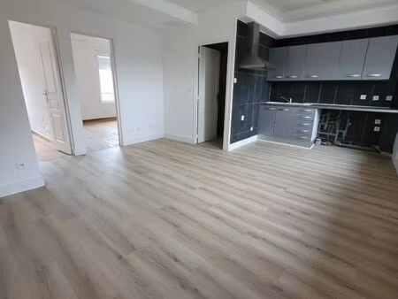 proche du centre ville appartement de type 3 de 46 m² situé au 1er étage