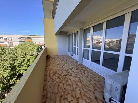 montpellier las rebes  t5 de 88 02 m2 avec terrasse