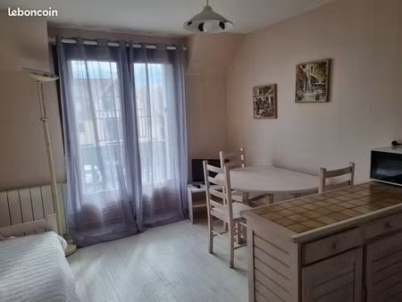 a louer charmant t2 meublé ouistreham 50m de la mer dans résidence de standing. bail étudi