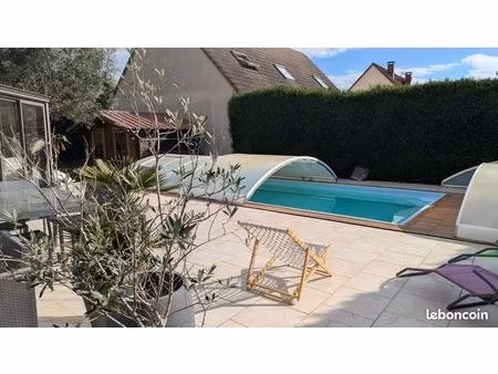 maison de charme  15 min rambouillet  3 chambres avec garage  piscine  jardin