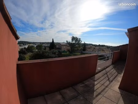 appartement t2 de 64 m² au dernier étage  ascenseur  avec terrasse et place de parking