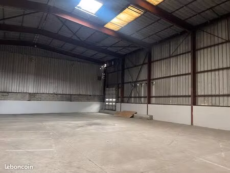 entrepôt professionnel 790 m² (d'autres surfaces et espaces modulables disponibles)
