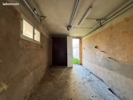 à ventre box 18m2 belle hauteur