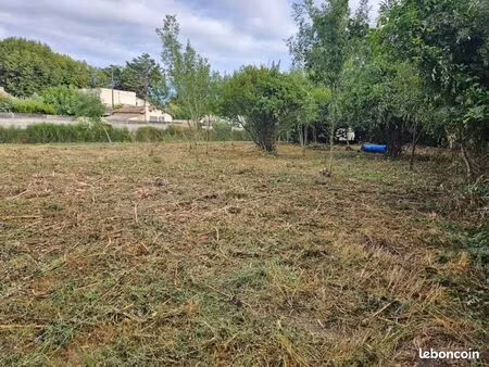 terrain 626 m² les angles