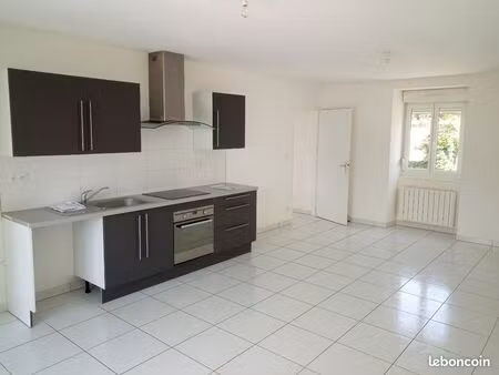 loué f3 dez de jardin ruffey le château