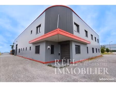 local 700 m² l isle jourdain