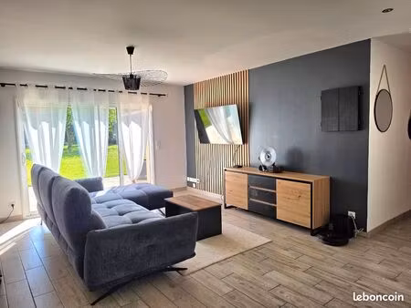 maison rénovée en 2023 – plain-pied 3 chambres – jardin 600 m² + piscine hors sol