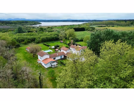propriété de charme avec dépendances et piscine à orx