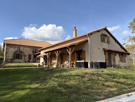 nexon fermette en pierres  piscine  vues  3.2 ha au calme