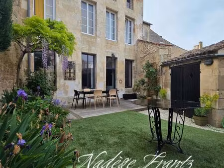 maison de ville rénovée avec jardin et atelier en plein cœur de saint-jean-d'angély