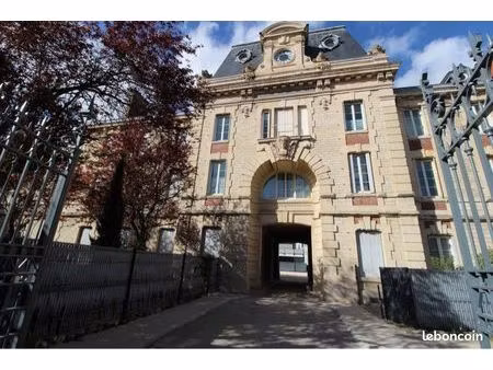 particulier loue t2 meublé lumineux -centre-ville -tram -résidence sécurisée